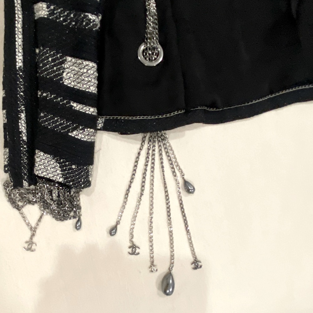CHANEL Karl Lagerfeld Tweed Jacket with CC Logo Gunmetal & Pearl Chains. EU 40 - Picture 10 of 13